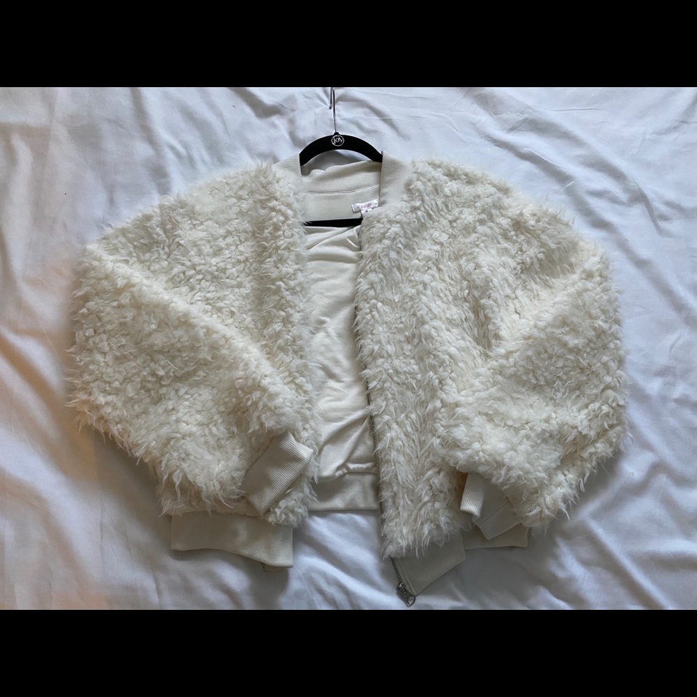 Fuzzy white zip jacket - Picture 2 of 2